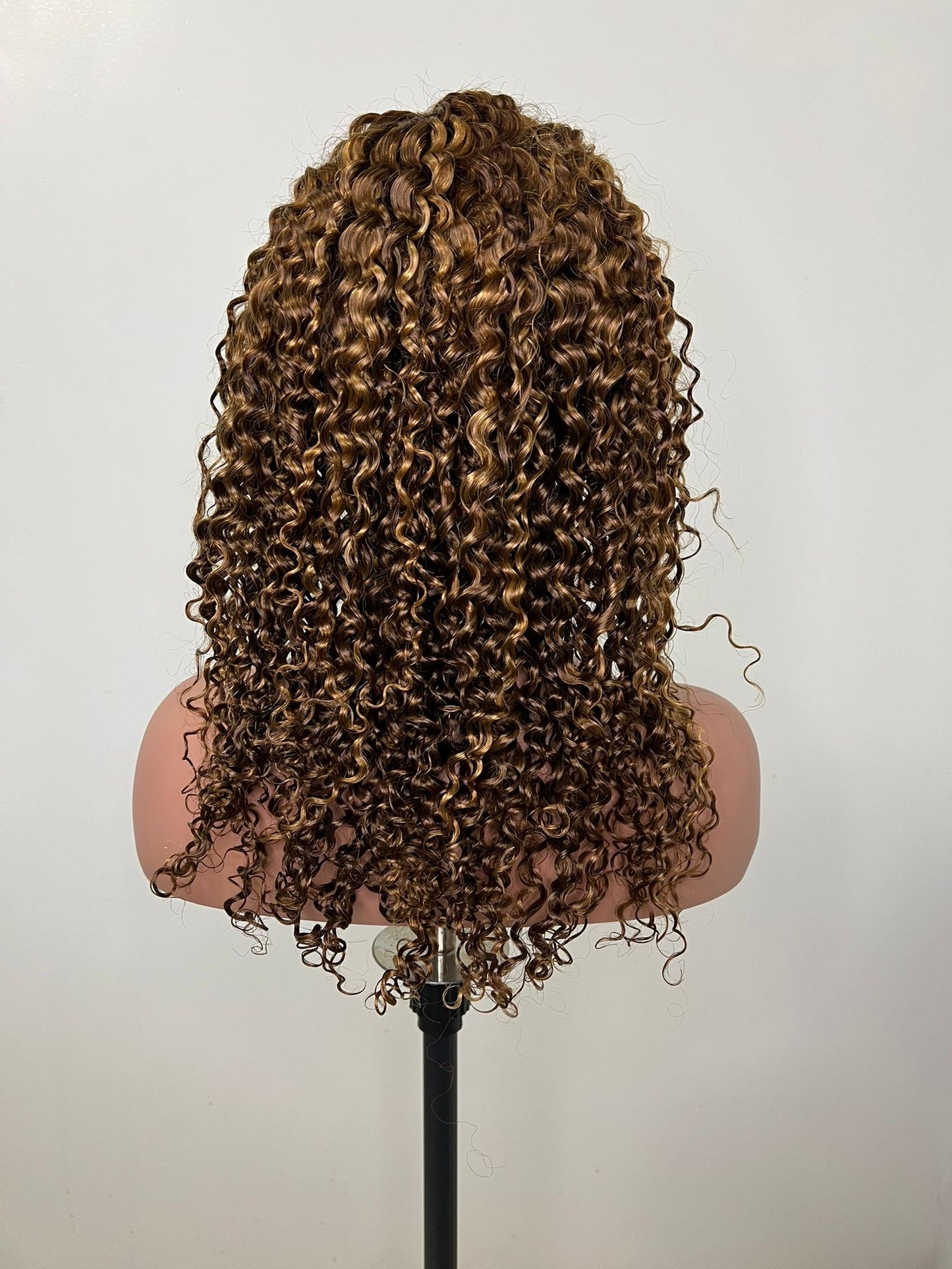 Perruque JERRY Curl. Lace 13x4. Couleur P4/27.